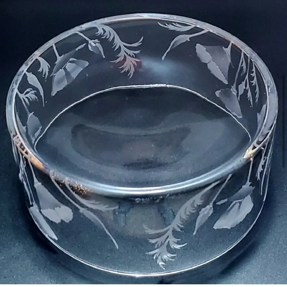 Etched glass Vase with Nature-Inspired Etched Accents
